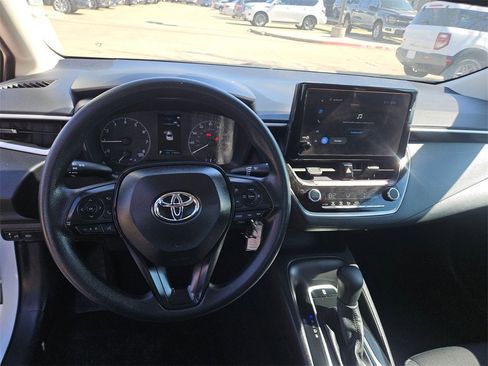Used 2025 Toyota Corolla LE image 17