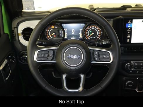 Used 2026 Jeep Wrangler Unlimited Sahara AWD/4WD image 7