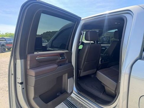 Used 2024 GMC Sierra 3500 Denali w/ Technology Package AWD/4WD image 15