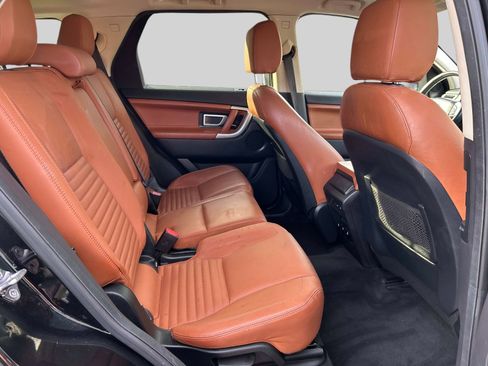 Used 2017 Land Rover Discovery Sport HSE Luxury image 15