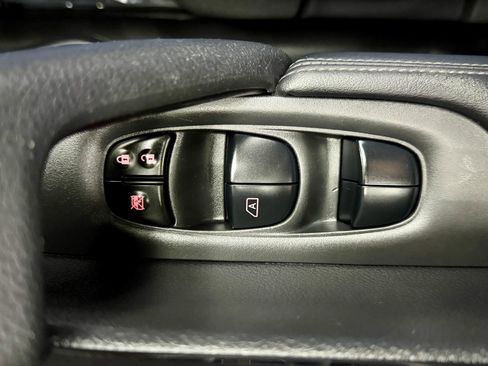 Used 2019 Nissan Rogue S image 21