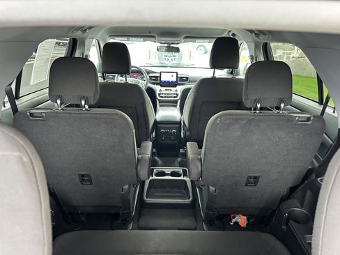 Used 2021 Ford Explorer XLT image 28
