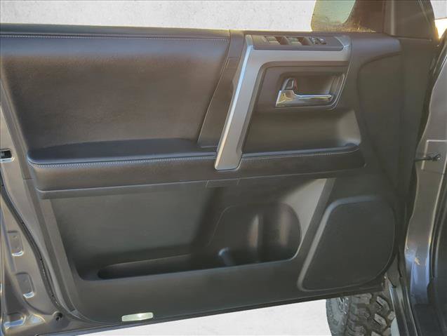 Used 2016 Toyota 4Runner SR5 RWD image 7
