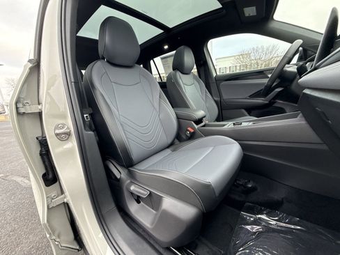 New 2026 Volkswagen Tiguan SE R-Line image 25