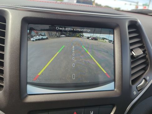 Used 2022 Jeep Cherokee Trailhawk AWD/4WD image 14