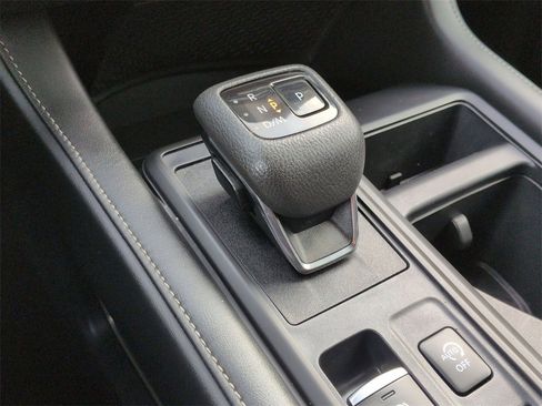 Used 2024 Nissan Pathfinder S image 11