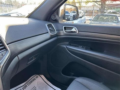 Certified 2019 Jeep Grand Cherokee Laredo image 35
