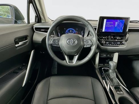 Certified 2025 Toyota Corolla Cross XLE FWD image 22