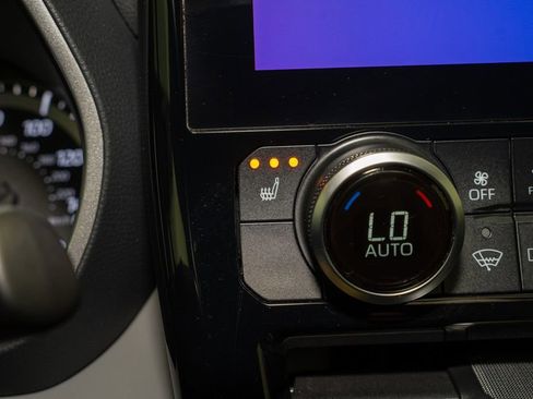 Used 2024 Toyota Highlander XLE image 17