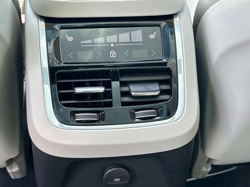 New 2025 Volvo XC90 T8 Plus w/ Protection Package Premier image 16