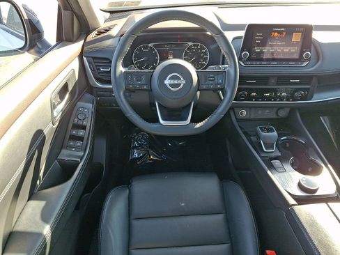 Used 2023 Nissan Rogue SV image 11