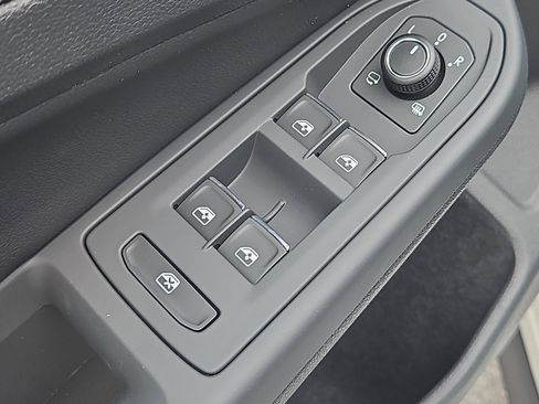 New 2025 Volkswagen GTI SE image 6