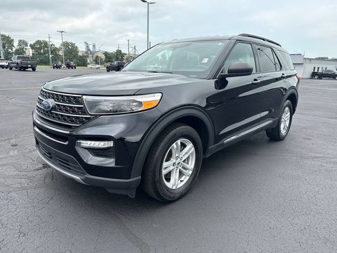 Used 2024 Ford Explorer XLT w/ Equipment Group 202A AWD/4WD image 4