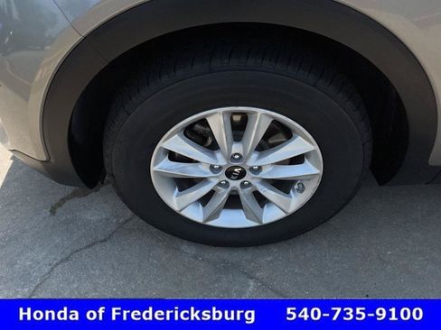 Used 2019 Kia Sorento FWD image 9