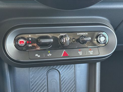 Used 2025 MINI Cooper 2-Door Hardtop FWD image 26