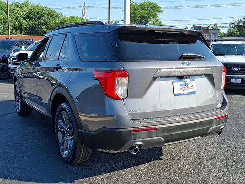 Used 2022 Ford Explorer XLT w/ Equipment Group 202A AWD/4WD image 4
