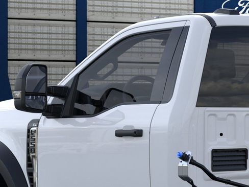 New 2026 Ford F550 4x4 Regular Cab Super Duty w/ XL Chrome Package image 20