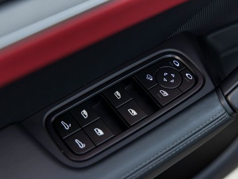 Certified 2025 Porsche Cayenne S image 24