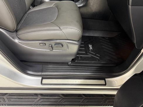 Used 2017 INFINITI QX80 4WD w/ Driver Assistance Package image 31