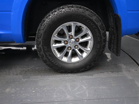 Used 2018 RAM 1500 SLT image 17