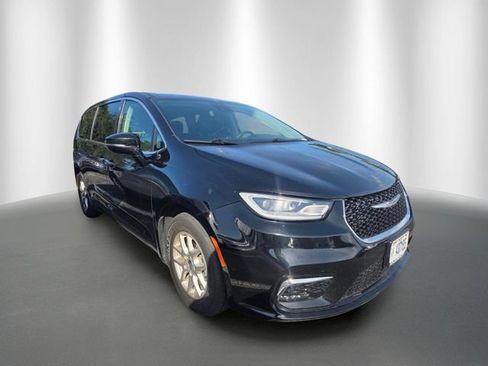 Used 2024 Chrysler Pacifica Touring-L FWD image 5