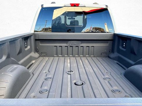 Used 2025 Ford F250 Lariat w/ Black Appearance Package image 8