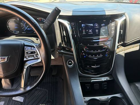 Used 2020 Cadillac Escalade Platinum AWD/4WD image 23