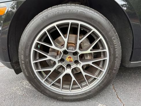 Used 2018 Porsche Macan AWD/4WD image 13