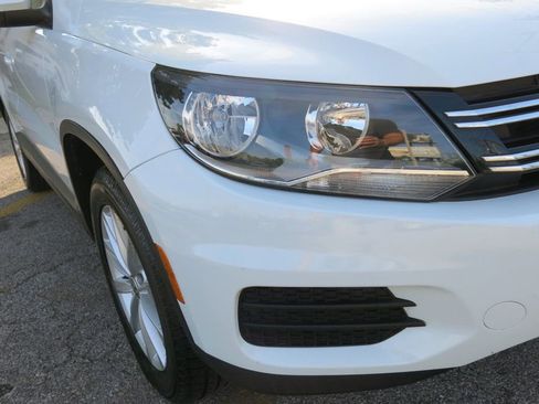 Used 2017 Volkswagen Tiguan Limited w/ Alloy Wheels Package image 38