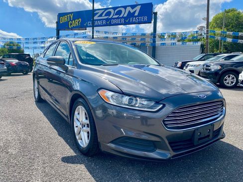 Used 2016 Ford Fusion SE FWD image 3