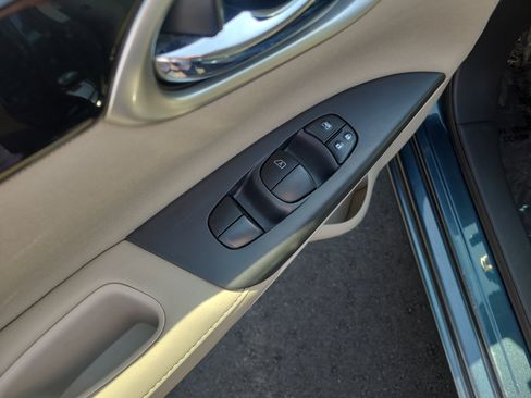 Used 2016 Nissan Sentra SV FWD image 13