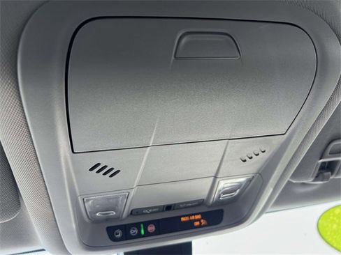 Used 2023 Chevrolet Equinox LT image 32