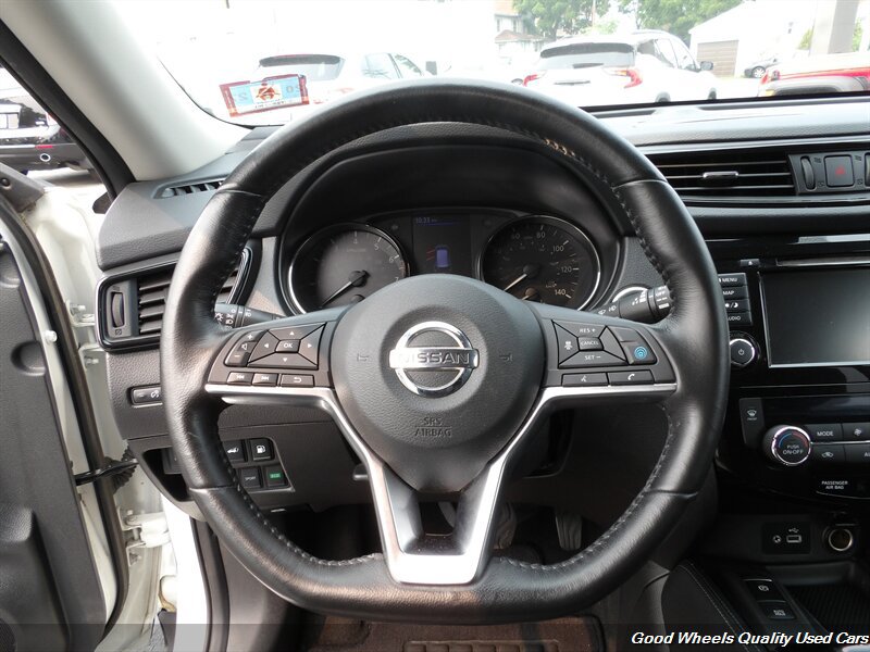 Used 2018 Nissan Rogue SL w/ Premium Package AWD/4WD image 16