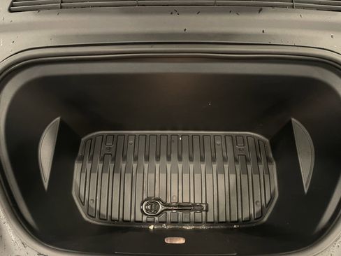 Used 2023 Tesla Model Y Long Range image 24