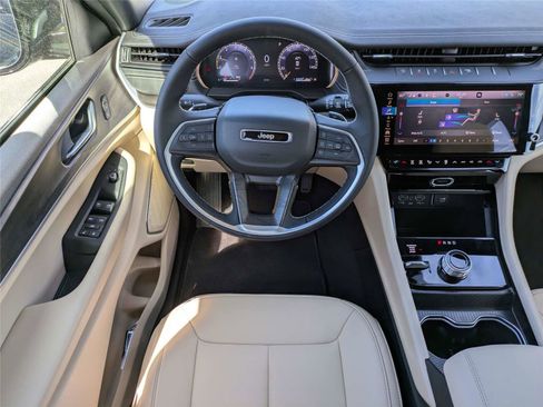 New 2026 Jeep Grand Cherokee L Limited w/ Limited Altitude Package AWD/4WD image 17