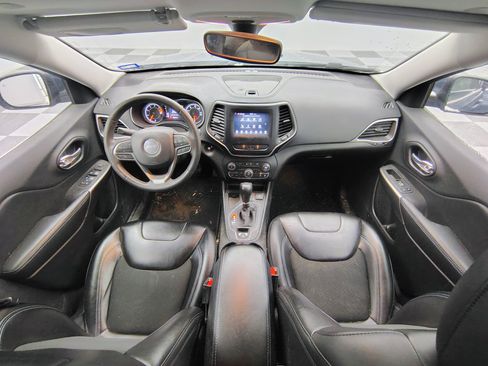 Used 2021 Jeep Cherokee Latitude Plus image 2