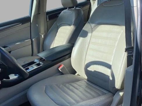 Used 2018 Ford Fusion SE w/ Fusion SE Technology Package image 27