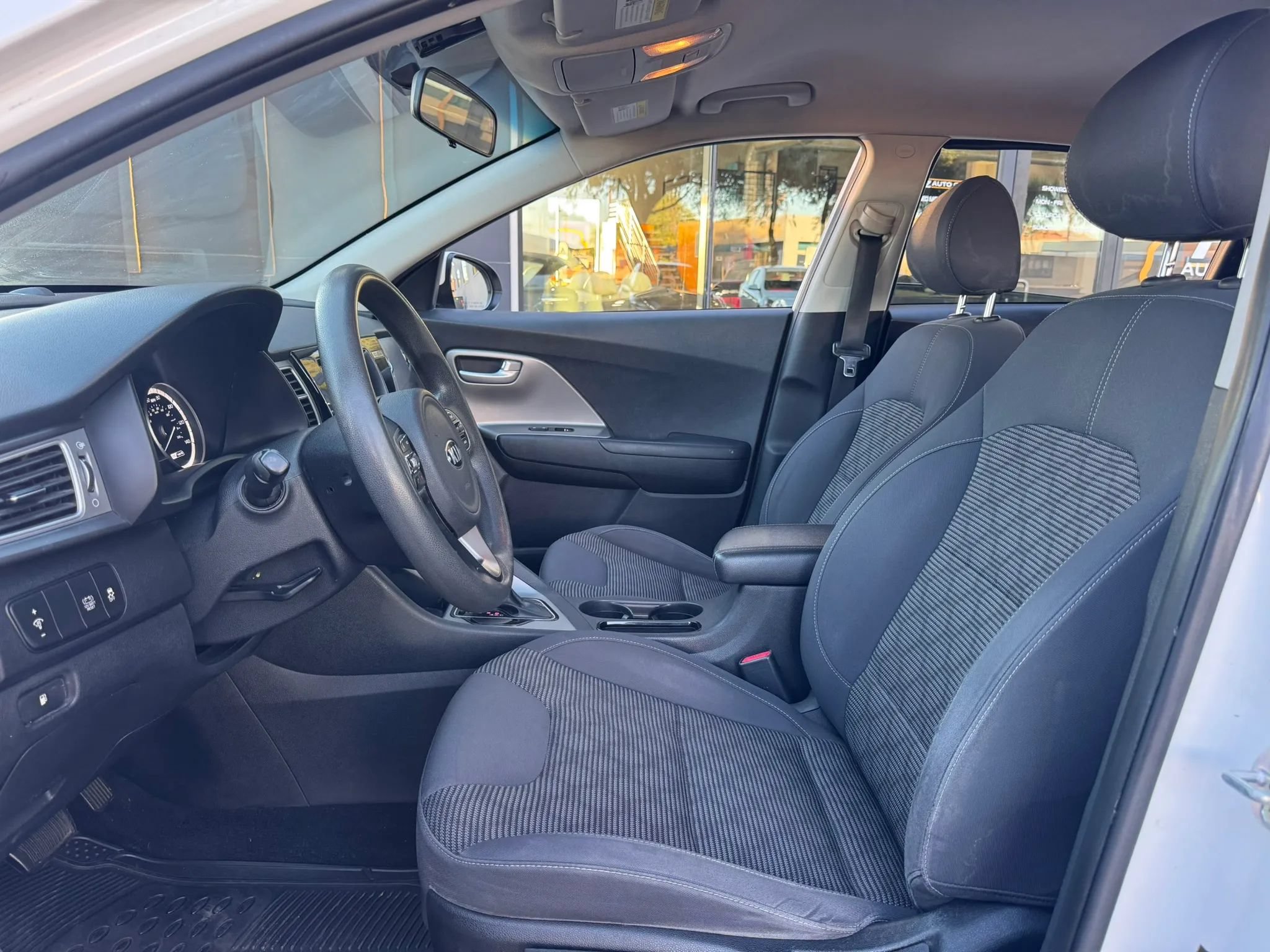 Used 2018 Kia Niro FE FWD image 13