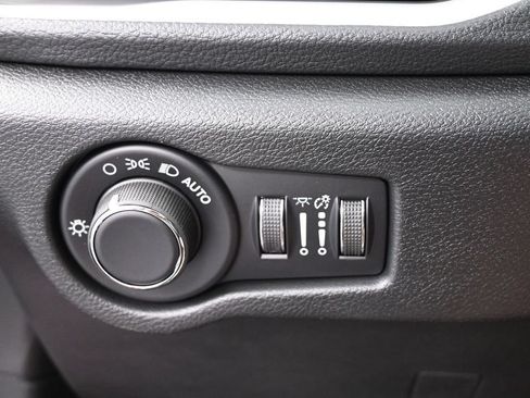 New 2027 Chrysler Pacifica Select FWD image 24