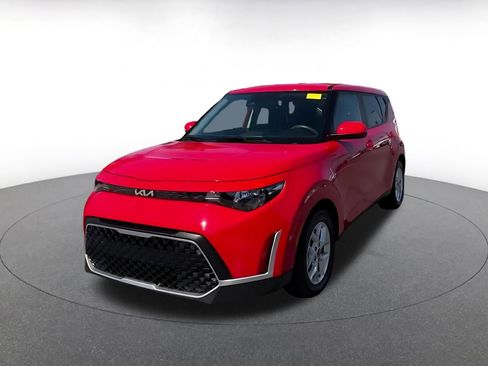 Used 2025 Kia Soul LX w/ LX Technology Package FWD image 4