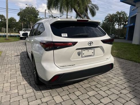 Used 2024 Toyota Highlander XLE FWD image 35