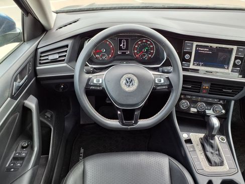 Used 2021 Volkswagen Jetta SE w/ SE Cold Weather Package image 17