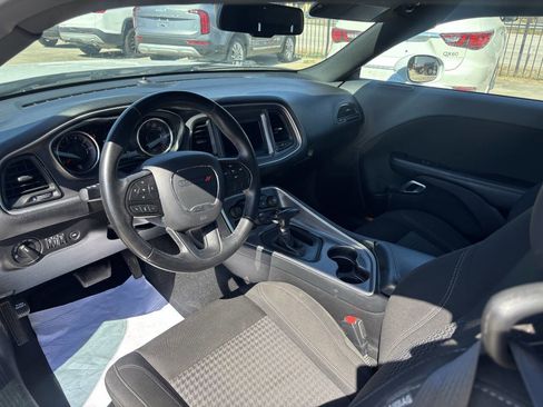 Used 2022 Dodge Challenger SXT image 21