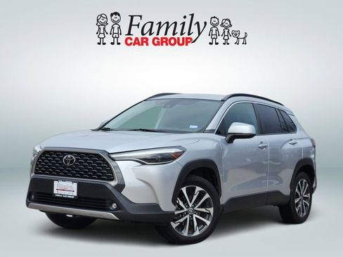 Used 2022 Toyota Corolla Cross XLE image 1