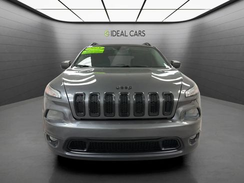 Used 2018 Jeep Cherokee Latitude w/ Altitude Package FWD image 2