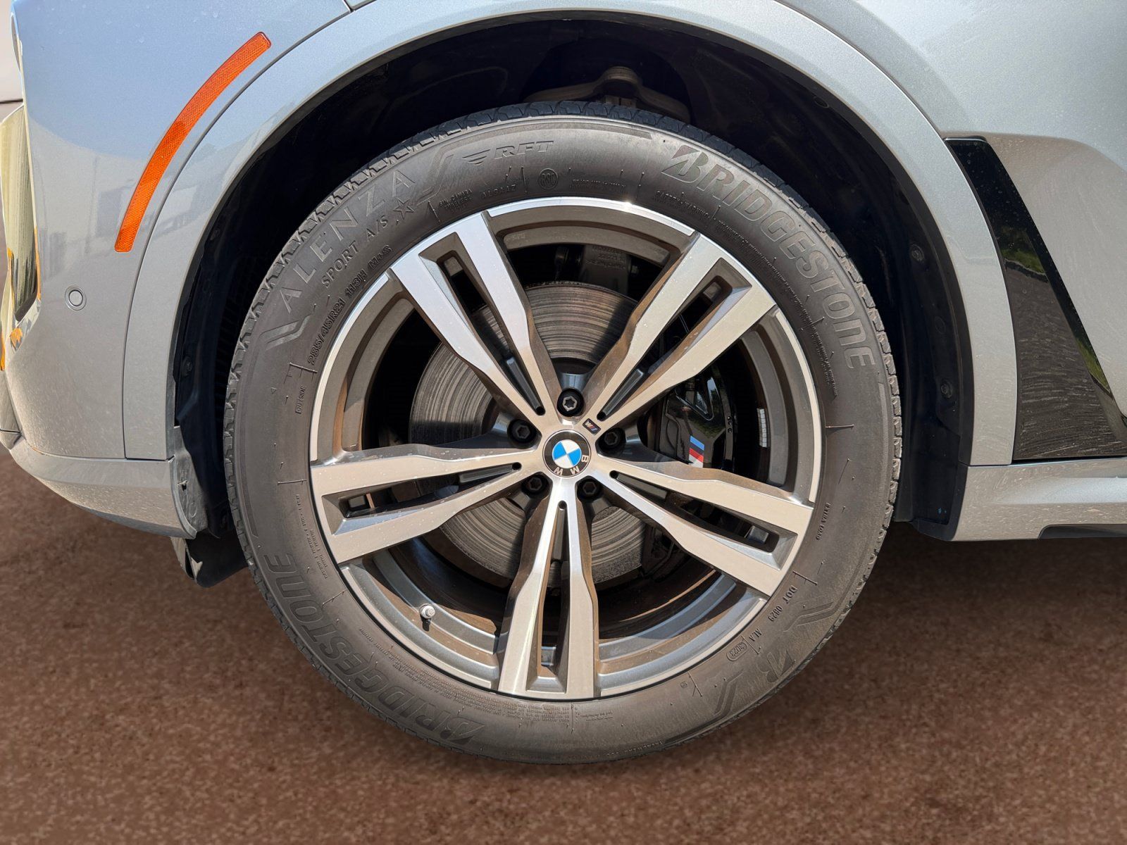Used 2024 BMW X7 xDrive40i w/ M Sport Package AWD/4WD image 9