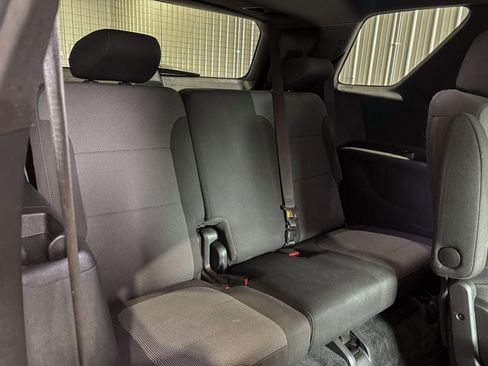 Used 2023 Chevrolet Traverse LT image 9