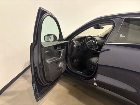 Used 2019 Jaguar F-PACE Premium AWD/4WD image 10