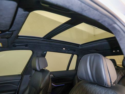 Used 2021 BMW X7 M50i image 18