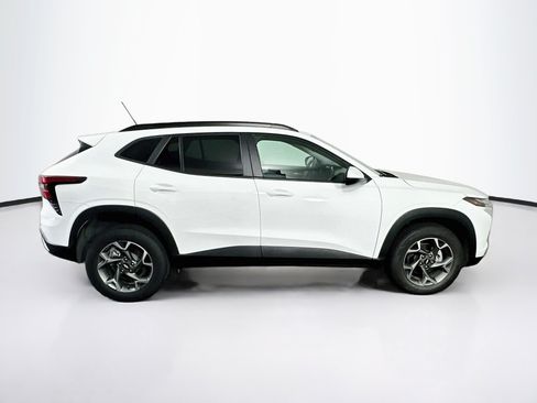 Used 2025 Chevrolet Trax LT FWD image 10